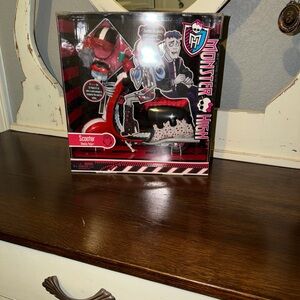 🫶🏼Monster High Red and Black Scooter Playset